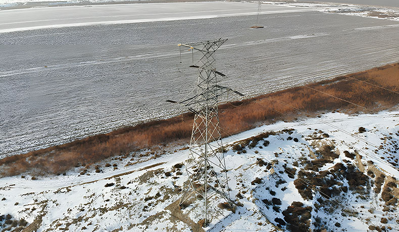 無人機在電力巡檢中的應(yīng)用，助力建設(shè)新時代堅強電網(wǎng)