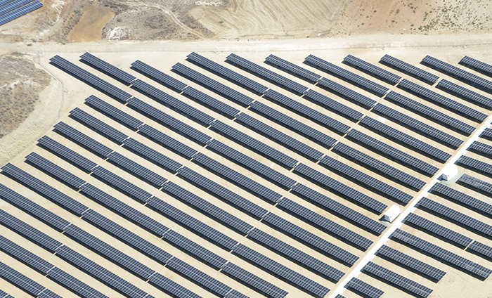 智慧光伏無人機全自動巡檢方案